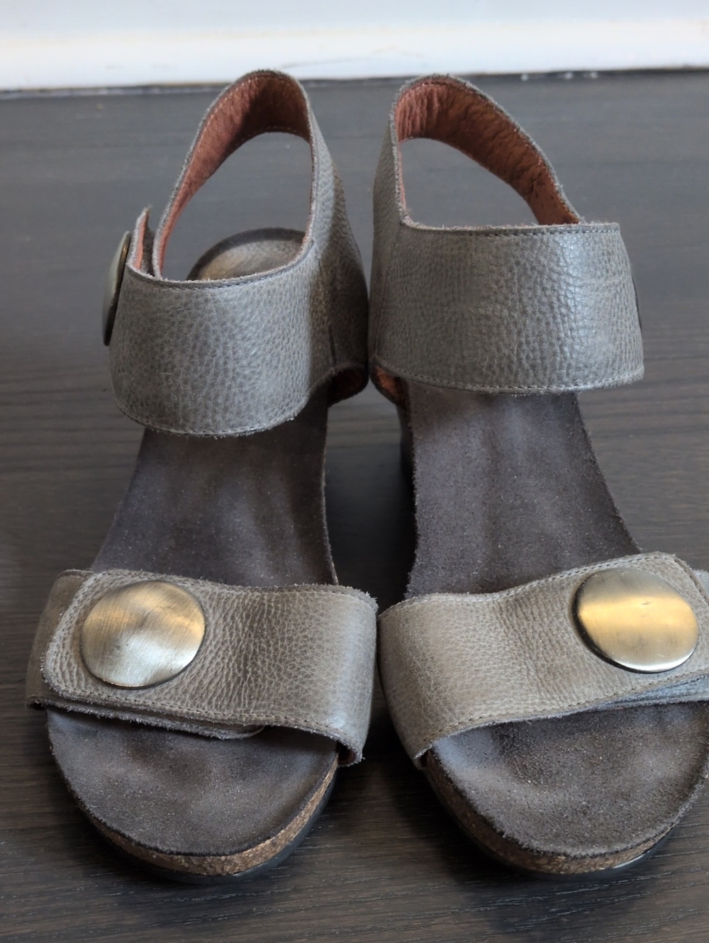 Taos Carousel Sandals Size 37 Grey